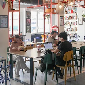 Yellowsquare Hostel